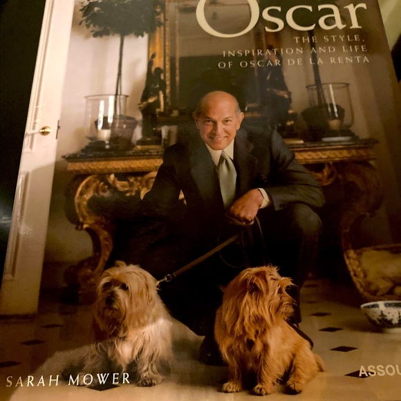 The book on Oscar De La Renta. Incredible photos with great information. - Picture 2 of 3
